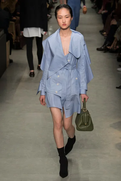 Look 32
